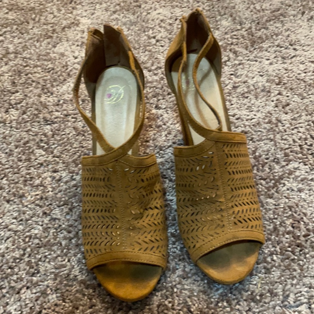 Tan heels. Very comfortable